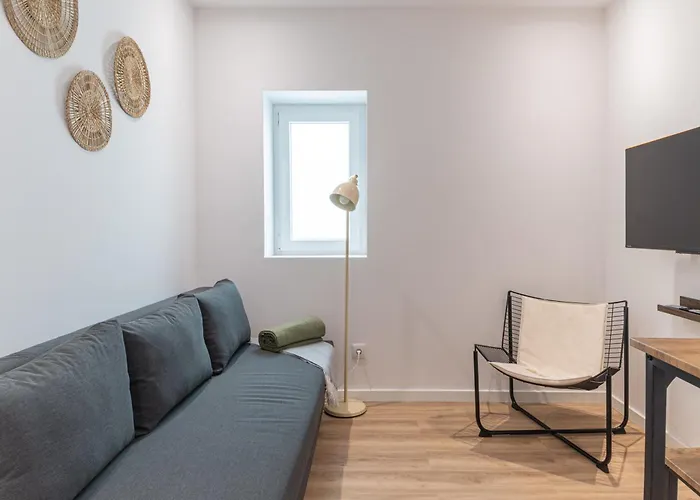 Campolide Charming & شقة