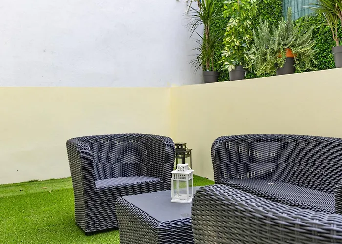 Campolide Charming & شقة